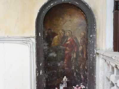 A catturare la nostra attenzione per� � la presenza in una nicchia di un grande affresco, deteriorato in pi� punti: raffigura la Madonna, Elisabetta, San Zaccaria e San Giuseppe